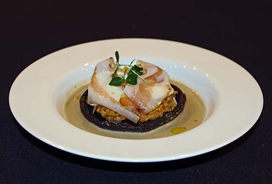 Portobello met gekruid keelspek, girolles en petit Basque